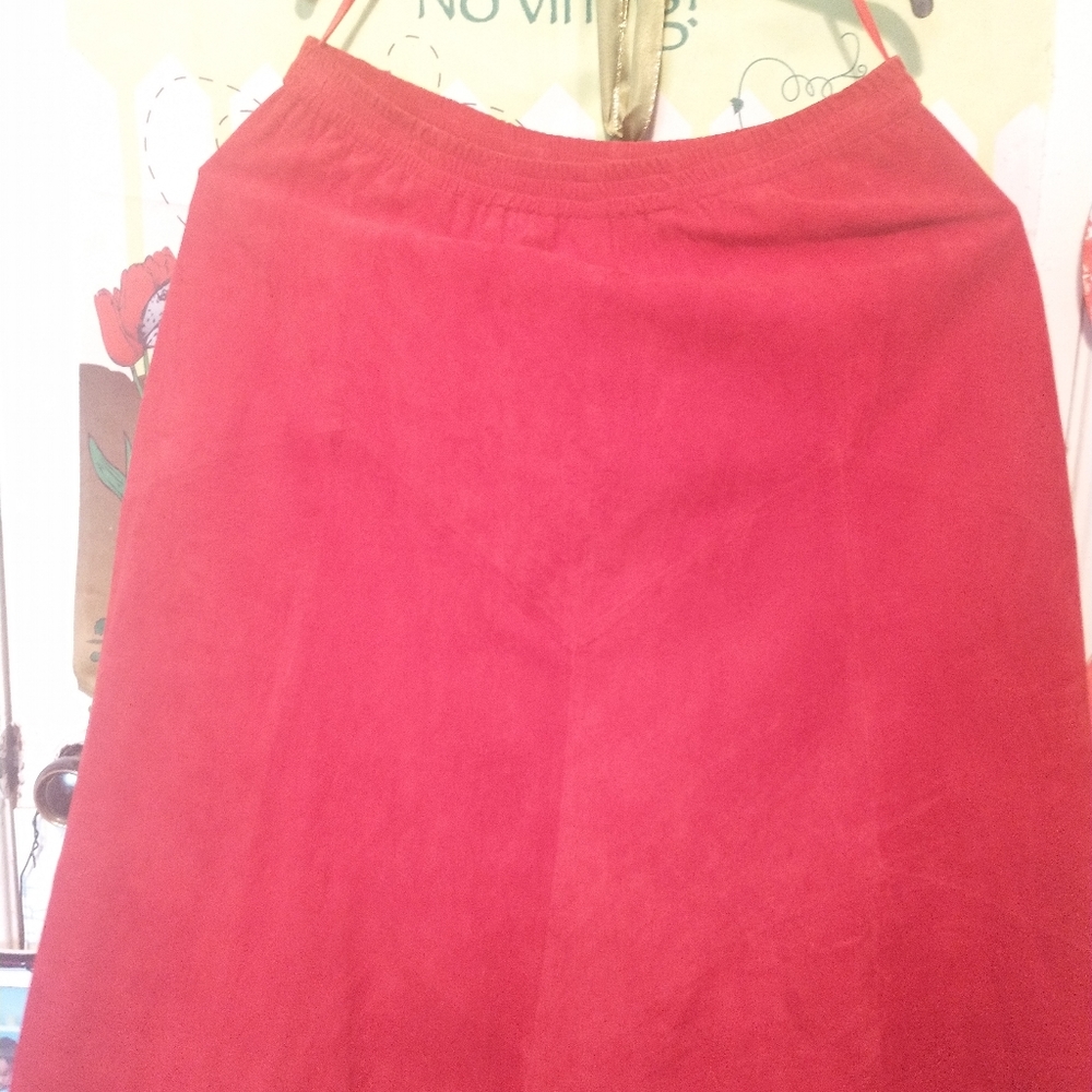 GORGEOUS VINTAGE CRANBERRY COLOR  CEDARS LEATHER SKIRT
